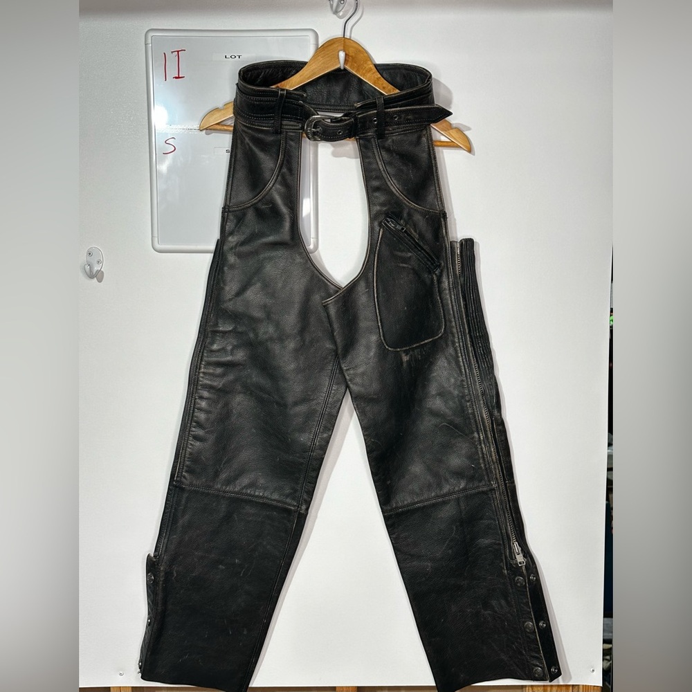 Harley Davidson distressed leather chaps
Sz-S